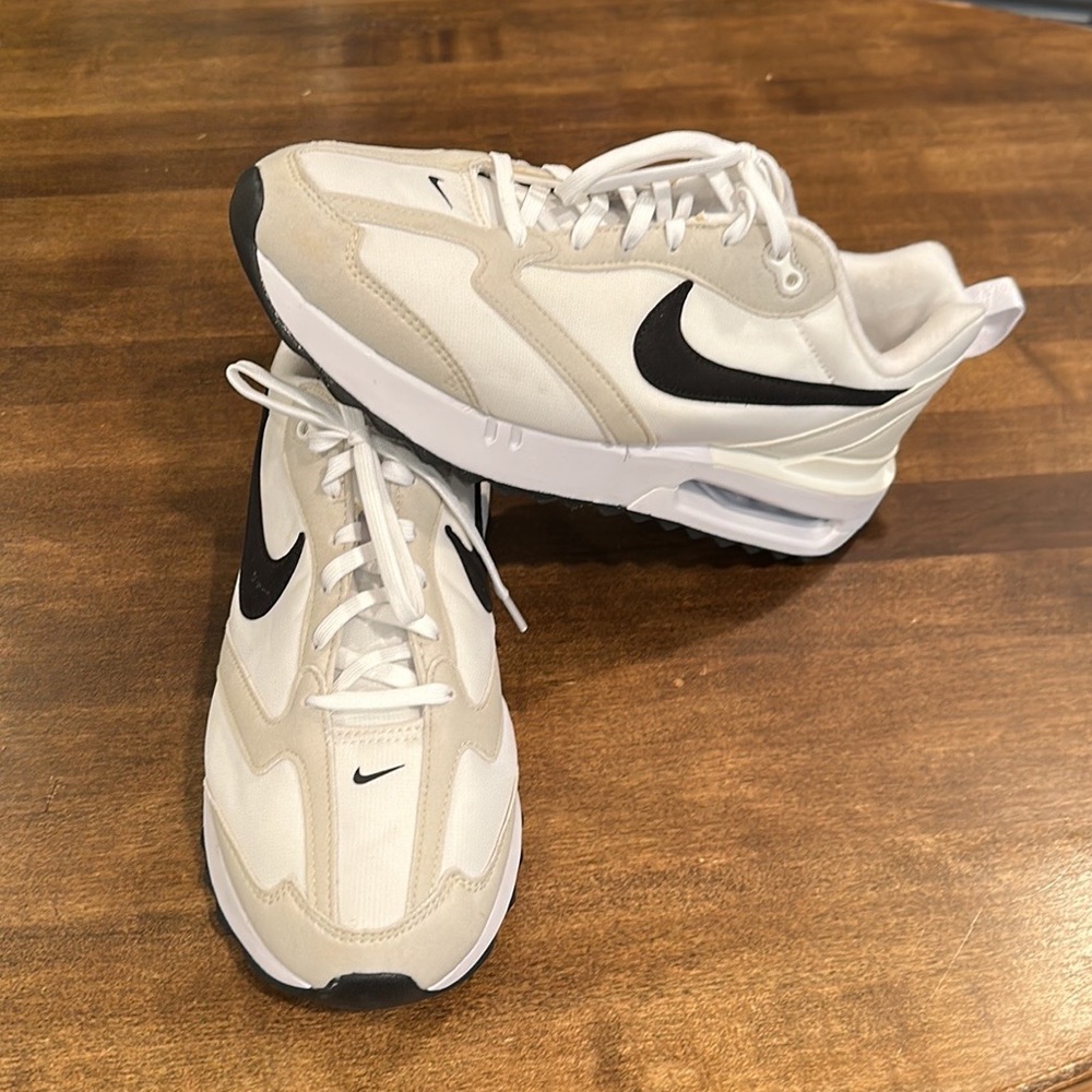 Nike Air Max Dawn Men’s Sneakers - size 10.5